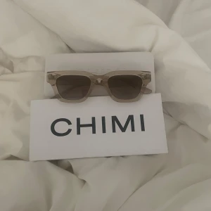 Chimi solglasögon  - Beiga chimis i orginalförpakning, knappt använda