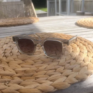 Chimi 04 solglasögon grå - Fina chimi 04, är intresserad av byte till 01 istället!