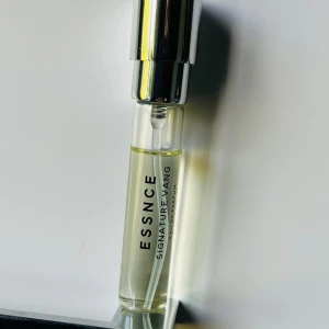 Signature Vang från Essnce - 8 ml men testad, se bild.  