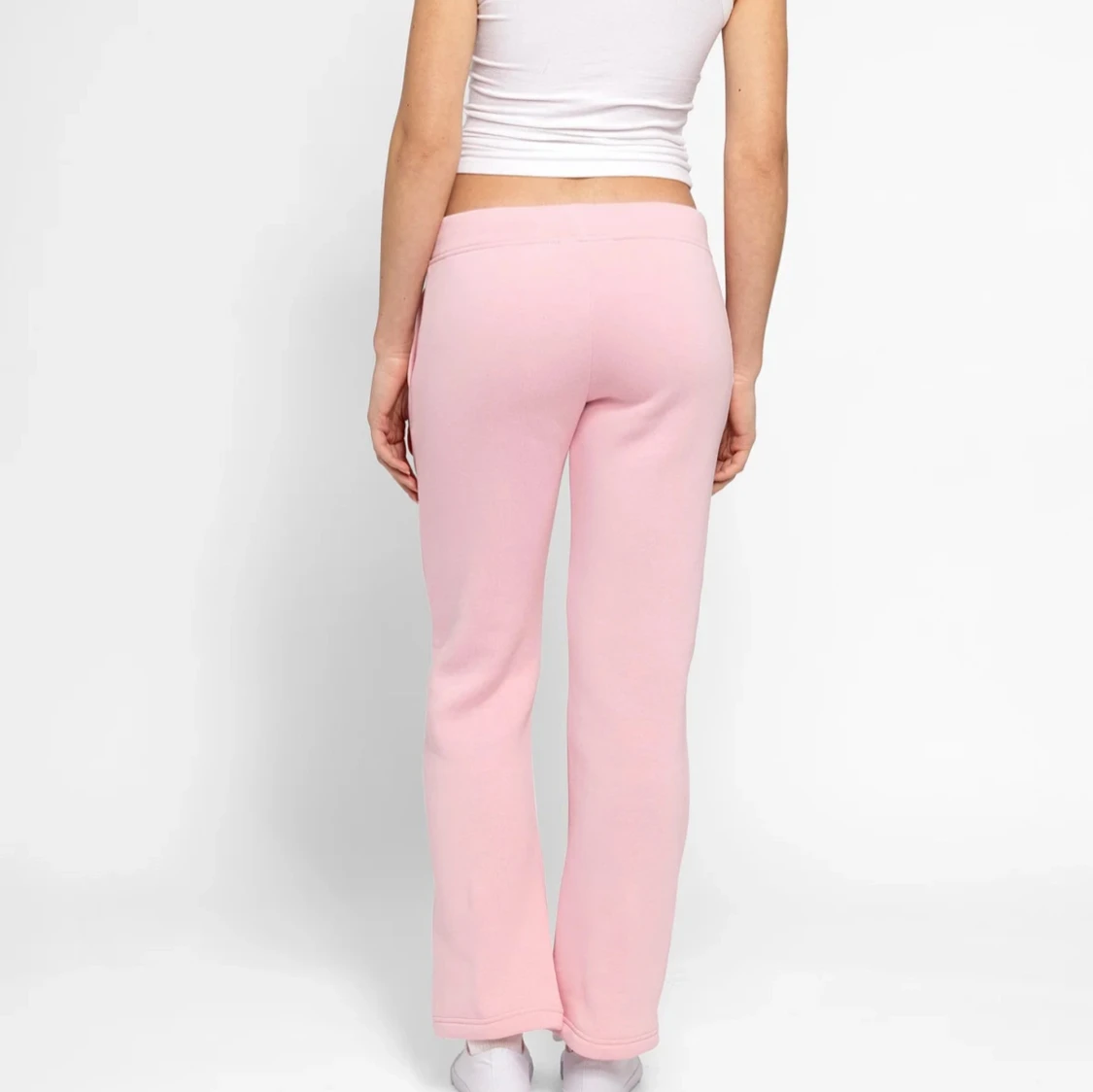 Rosa mjukisbyxor med raka ben - 1