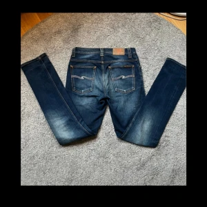 Nudie Thin Finn - Thin Finn nudie jeans i mycket bra skick inga defekter överhuvudtagen. Storlek 31/32 men kanske är något mindre i storleken. Pris kan diskuteras