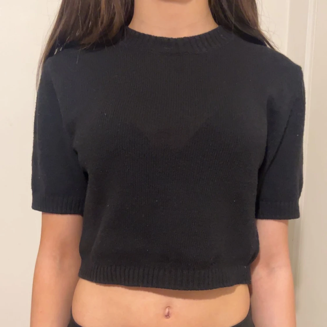 Svart croppad tröja