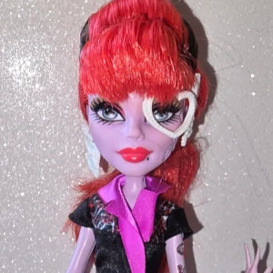 Monster high  - Scaritage, Operetta.  Stativ ingår ei 
