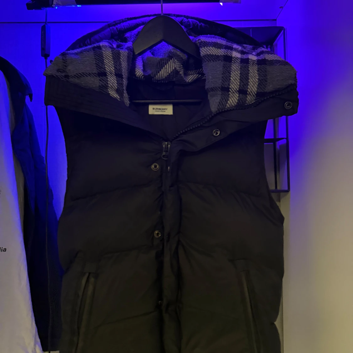 Svart dunjacka från Burberry