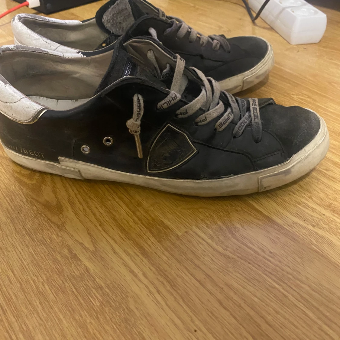 Svarta sneakers från Philippe Model