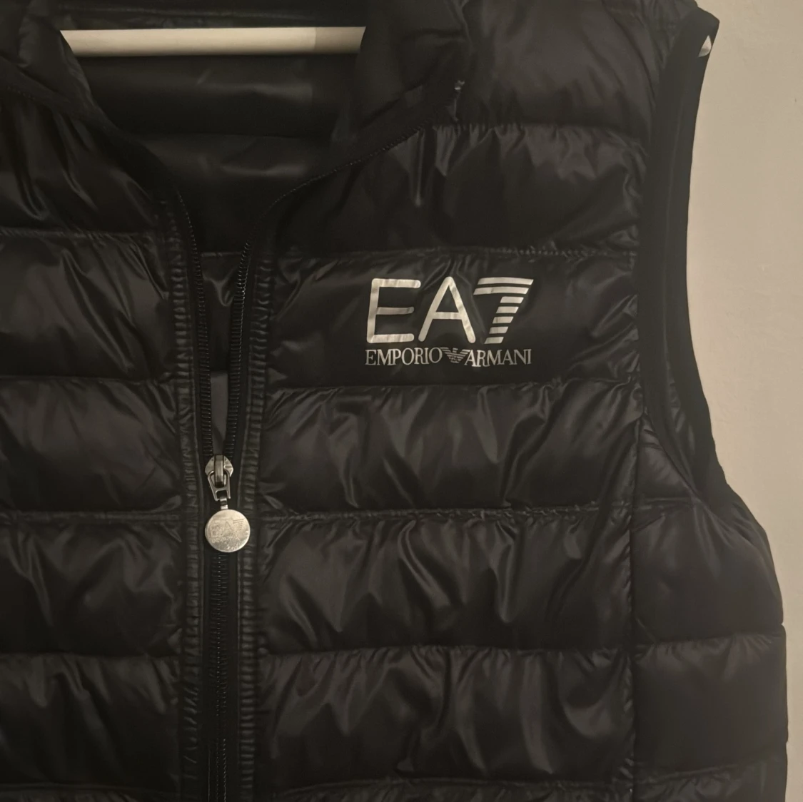 Svart dunväst från Emporio Armani - 4