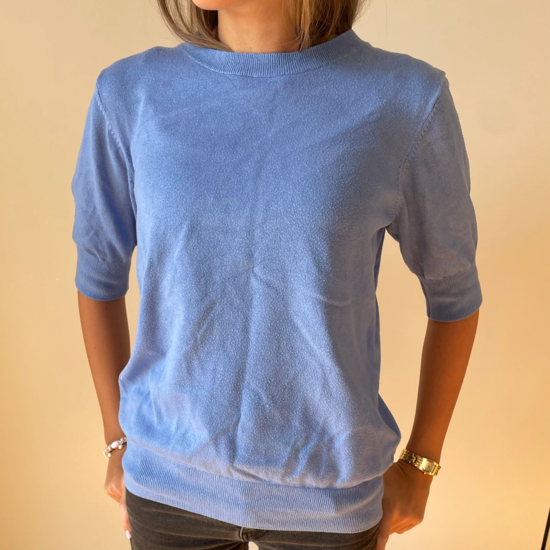 Blå stickad T-shirt