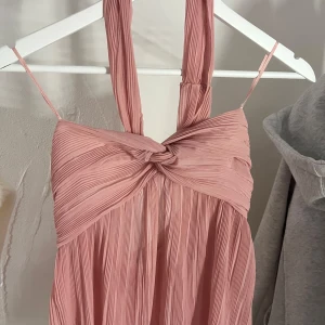 Rosa blus Zara  - Säljer en jätte fin rosa blus från Zara. Säljer pågrund utav att den är för liten💞