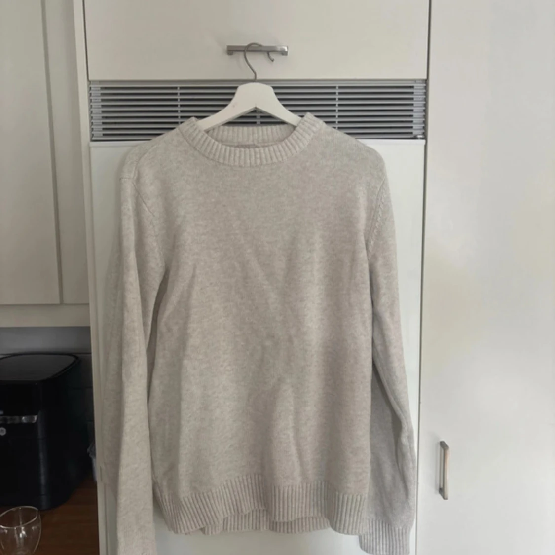 Beige stickad tröja från Dobber