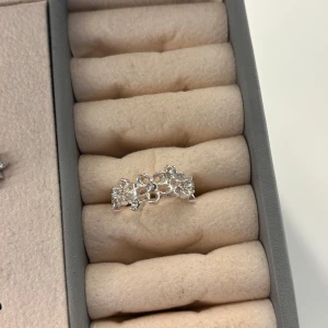 Silverring med blommönster - Blommig silverring