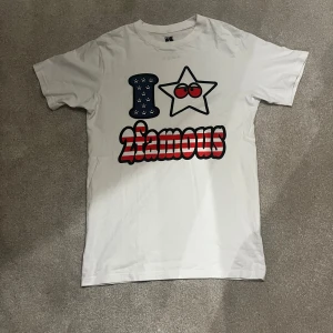 2famous tee🔥🔥 - Säljer då den inte passade😪😪. Har bara används en gång när jag provade den, helt i nyskick! Skriv pm för mått eller fler frågor.