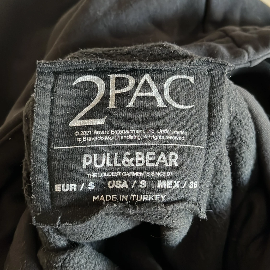 Svart Tupac hoodie från Pull&Bear - 2