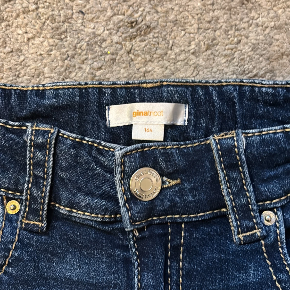 Mörkblå bootcut jeans från Gina tricot - 1