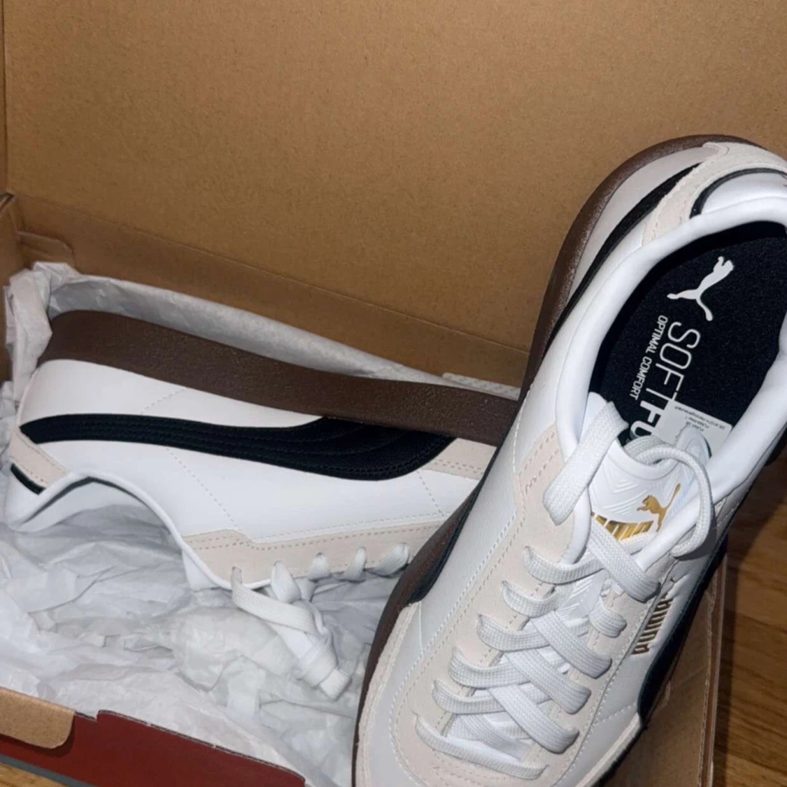 Vita och svarta sneakers från Puma - 1