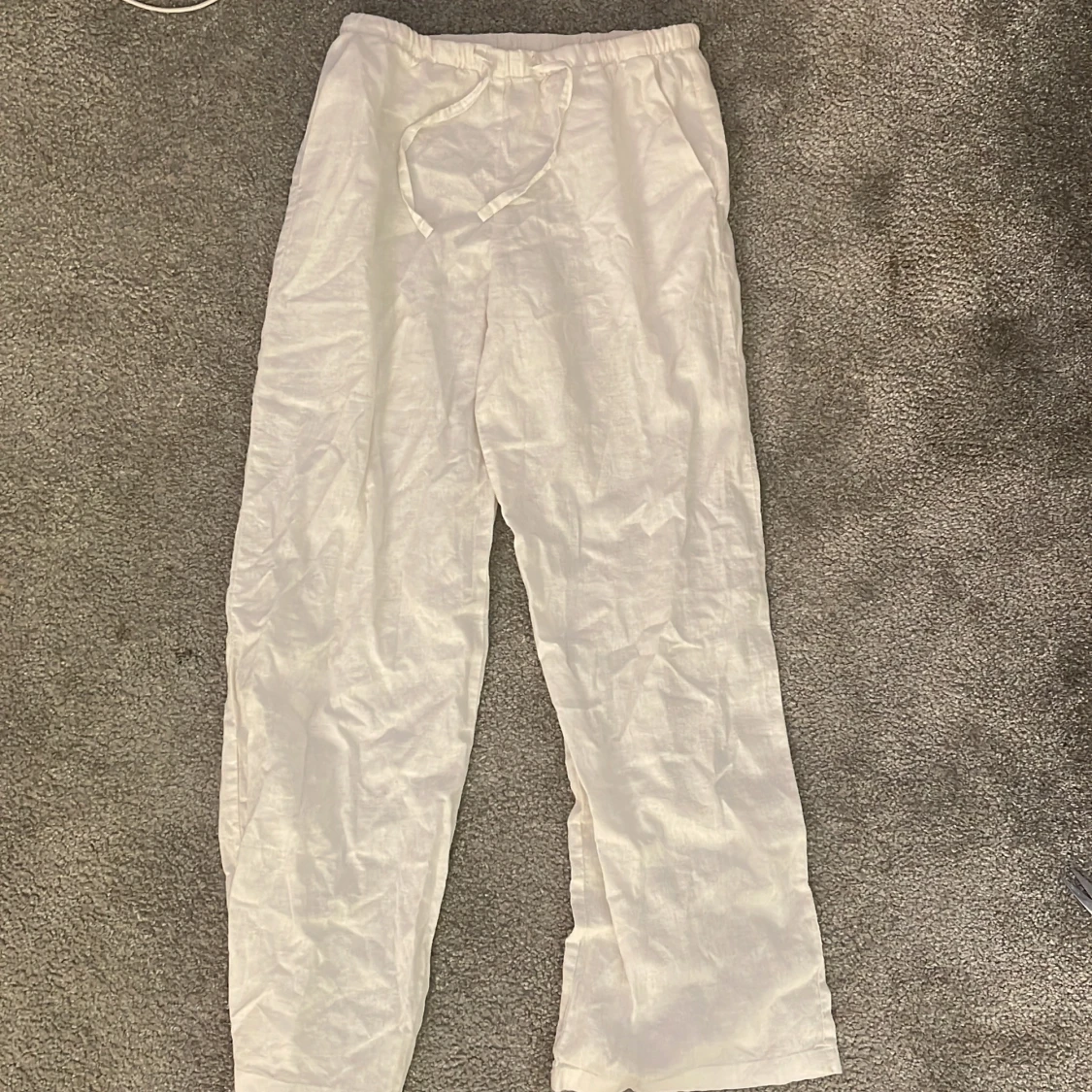 Vita linnebyxor från Gina Tricot