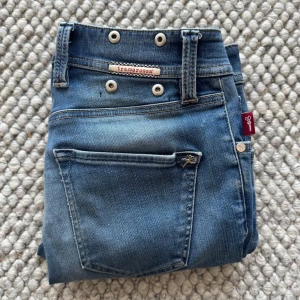 TRAMAROSSA JEANS  - Tramarossa Jeans - Storlek: 31, Benlängd 102cm, midja 40cm - Italienska lyx jeans - Nypris runt 5000-7000kr - deluxecloset