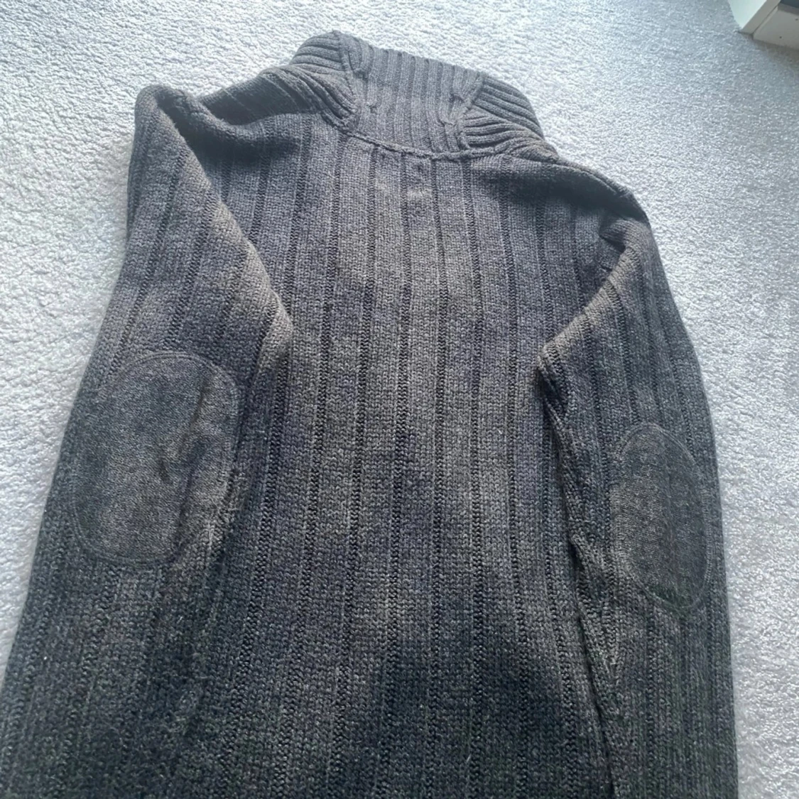 Stickad cardigan - 1