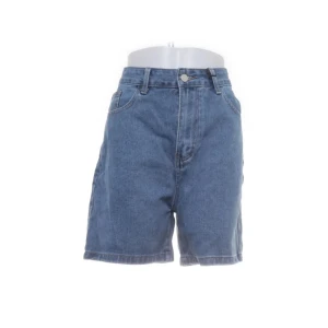 Blå jorts  - Klassiska blå jorts! Super fina och perfekta för sommaren :) 85% cotton och 15% polyester.