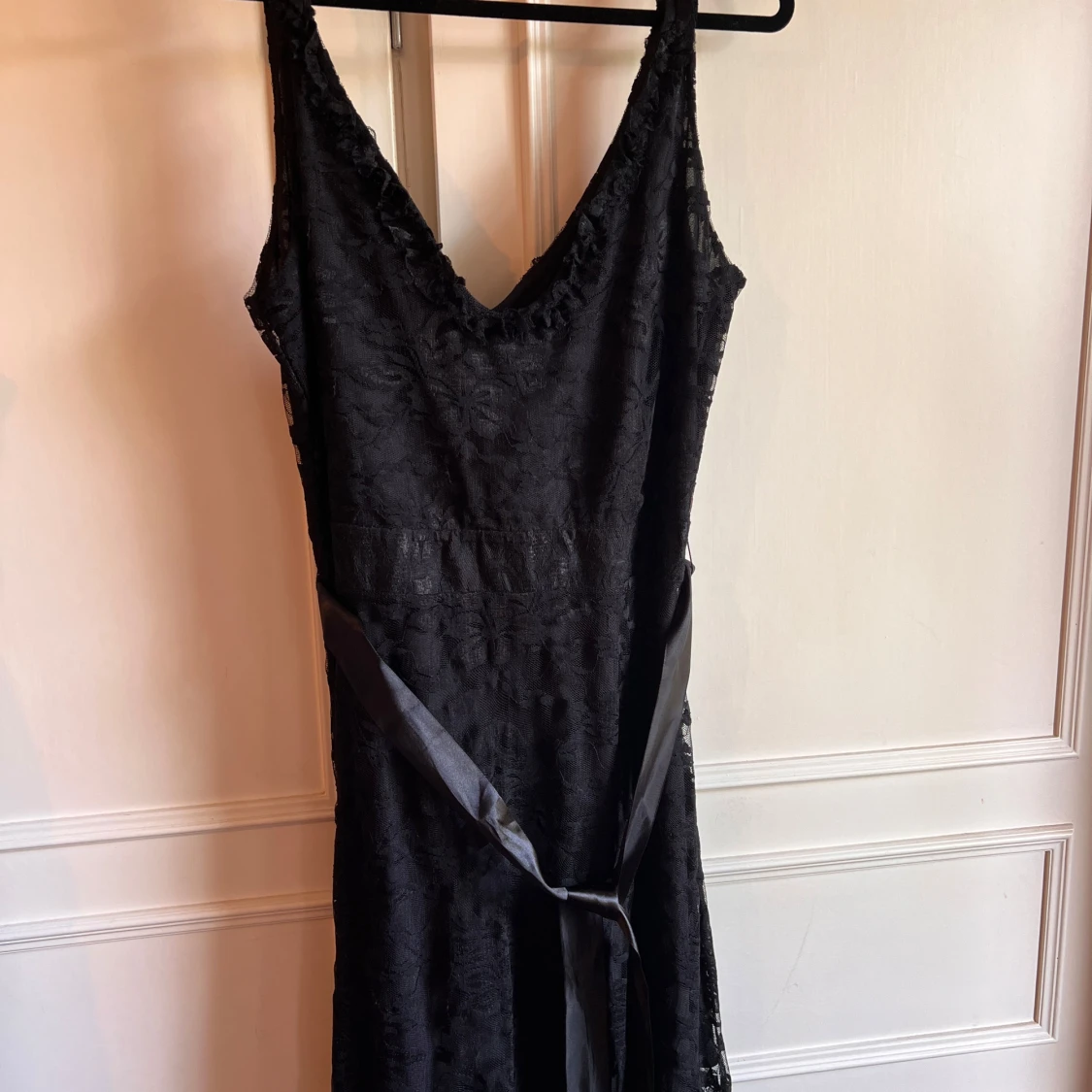 Svart spetsklänning från Oneness