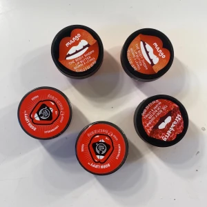 Lip butter från the body shop  - Säljer dessa. Alla är plomberade som ni ser på bild två ❤️ 15kr/st       Endast två stycken mango finns kvar 🙂