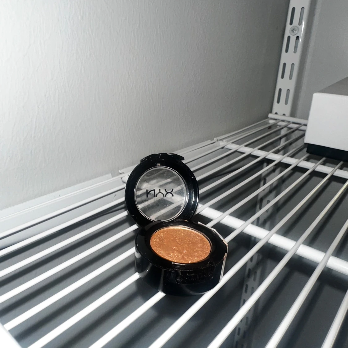 NYX singelögonskugga i guld