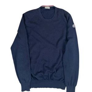 Moncler  - Moncler crewneck merino ull. Storlek Xl fits M-L super skick, pris 1490 köps via Fashionels.com