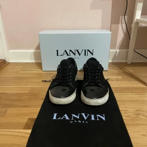 Lanvins - Säljer dessa otroligt snygga mörkgröna landvins i storlek 43 fits 42 i väldigt fint skick Box+dustbag