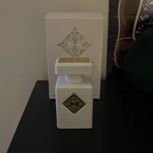 Initio Musk Therapy parfym - Säljer en Initio musk therapy, då jag inte använder längre. Det är 47 av 50 ml kvar och original pris ligger på 2499 så jag vill ha 1800 för denna. Inga byten!!❌❌