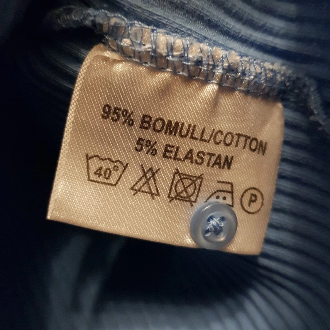 Blå ribbad topp med låsas knappar strl S - 2