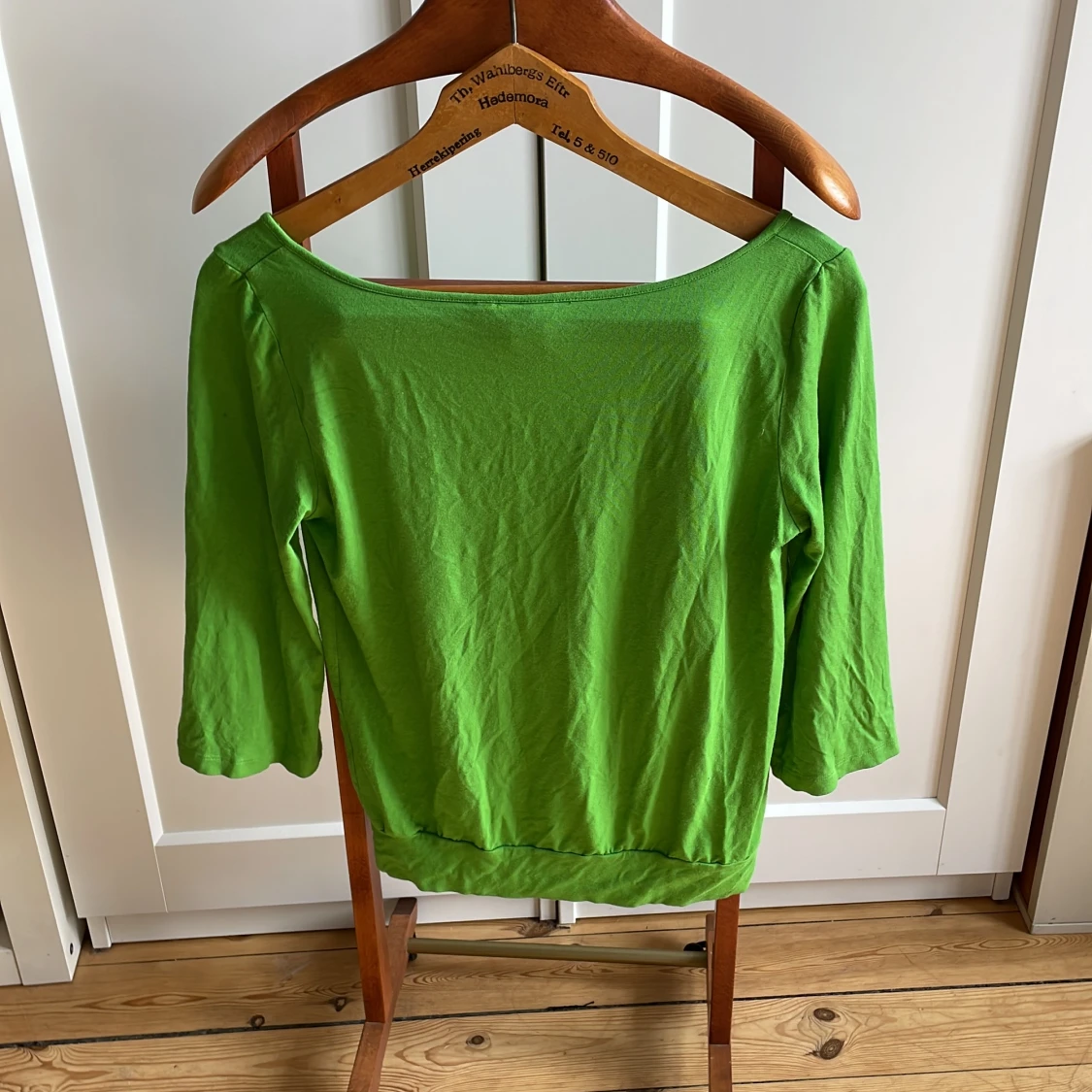 Grön topp med spetsdetalj från Filippa K - 1