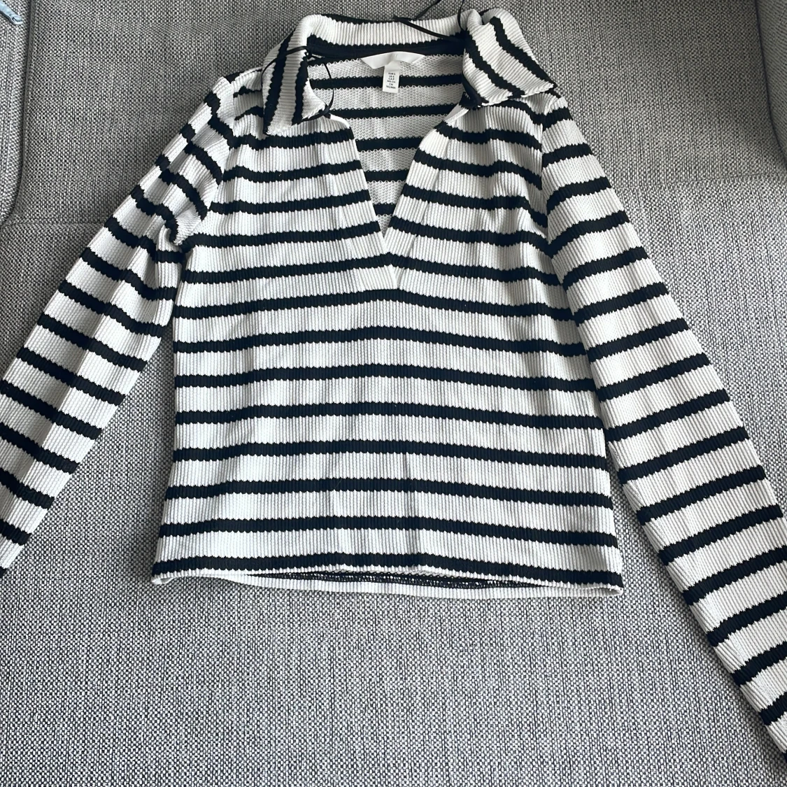 Randig stickad tröja - 1