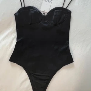 body Zara - jättefin body från Zara, oanvänd med prislapp kvar