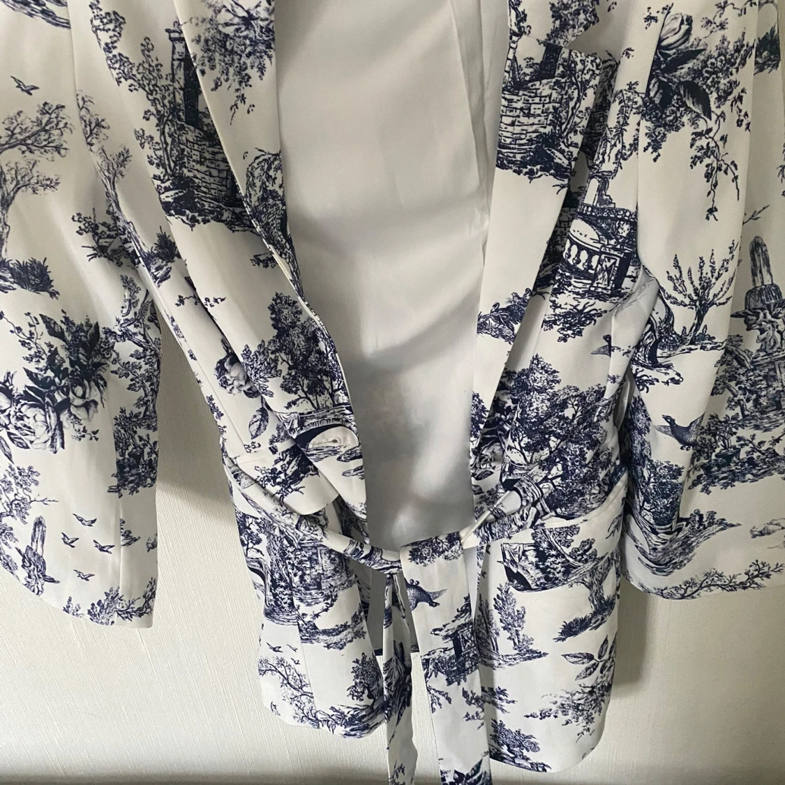 Vit och blå kostymset - 1