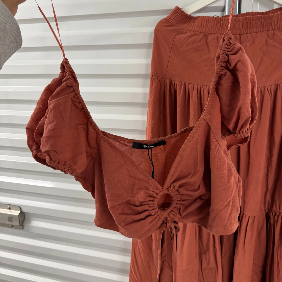 Rostbrun kjol med matchande topp från Bik Bok - 1