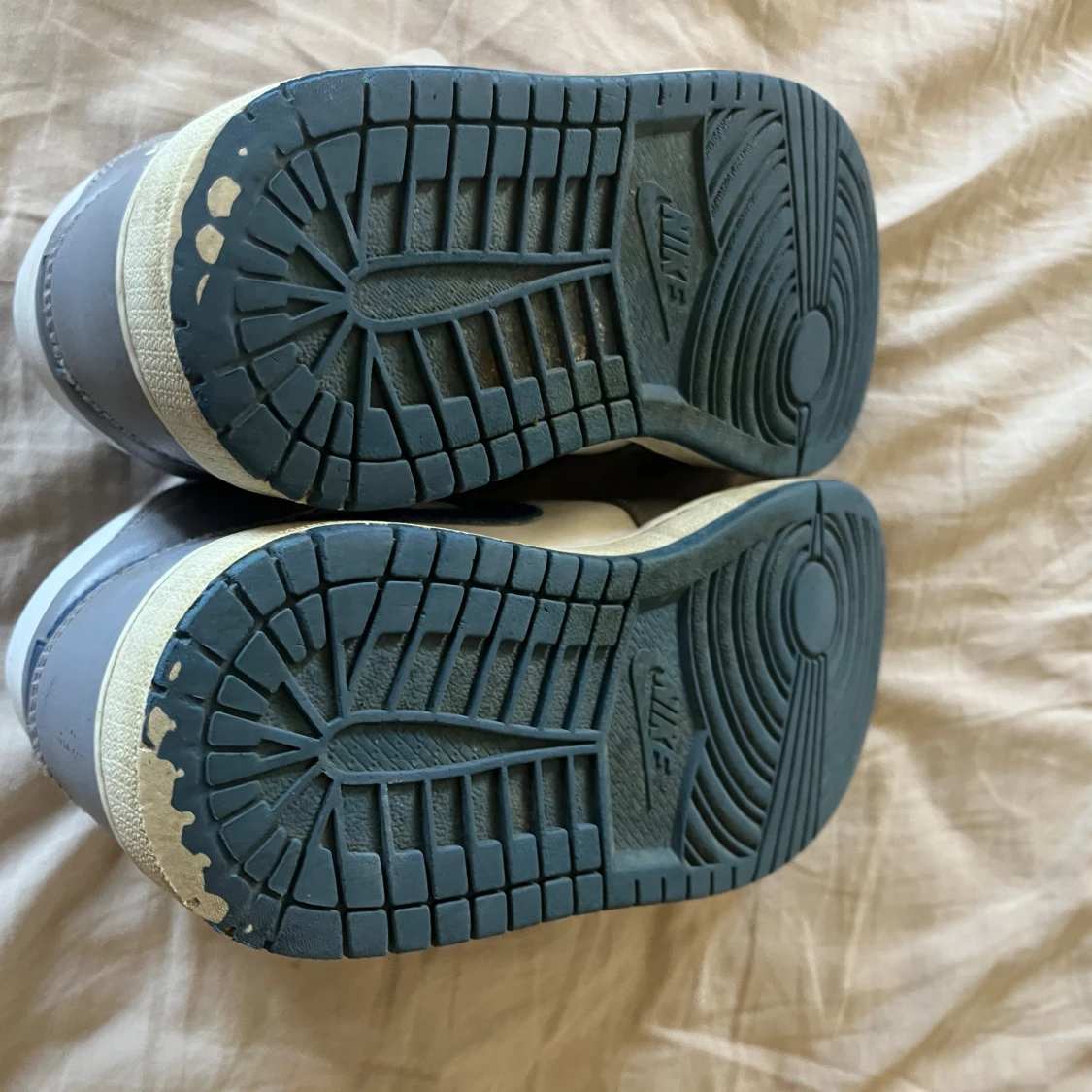 Nike Air Jordan 1 Mid Cement Grey/True Blue - 4