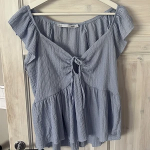 Blå topp från laget 157 i stolen L - Säljer tröjan då den är för stor, aldrig använt och den är i bra skick