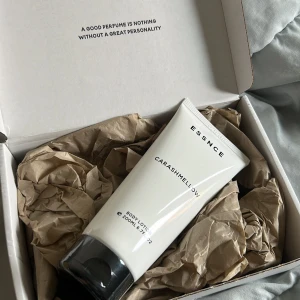 Essnce - Carashmellow Lotion  - Endast testad ett fåtal gånger, är i bra skick.