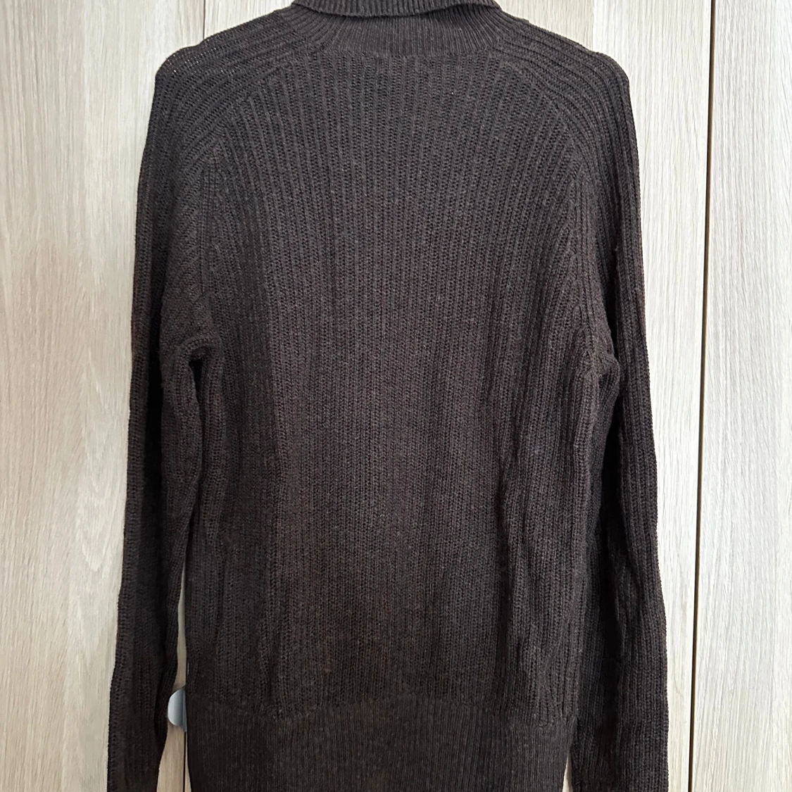 Brun stickad polotröja J.Lindeberg M - 2