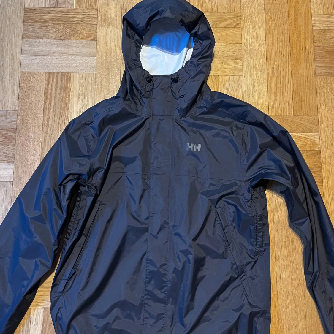 Svart vindjacka från Helly Hansen - 1