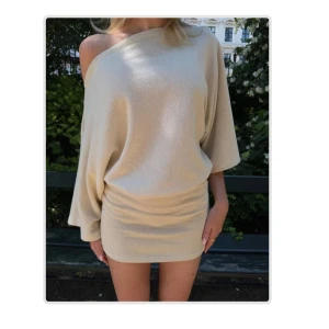 Effortless poncho dress - Jättefin klänning från Nelly! Aldrig använd. Slutsåld på hemsidan. 💕pris går att diskuteras!