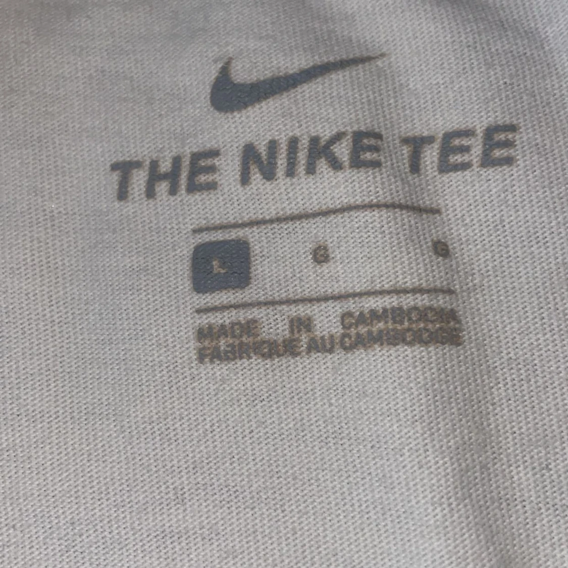 Vit t-shirt från Nike med svart tryck - 2