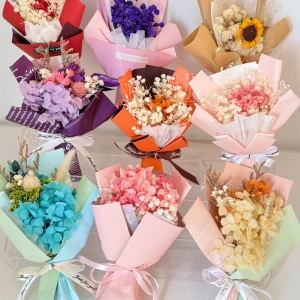 Hand made med stora hjärtan 💕  - .Små drömmar börjar ofta med stora hjärtan. Tack för att du stöttar vår lilla blomvärld. 🌸💐