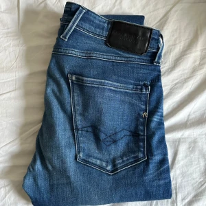 Replay Anbass jeans - Snygga blå jeans från Replay, modell Anbass. Hör av er vid frågor 😮‍💨