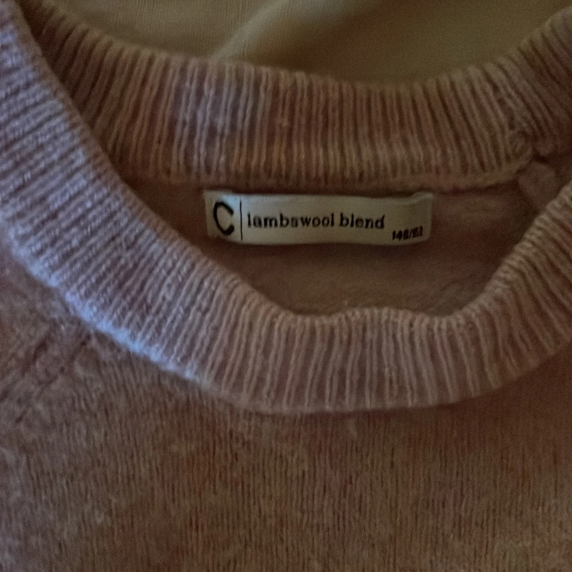 Ljusrosa stickad tröja i lammullsmix - 1