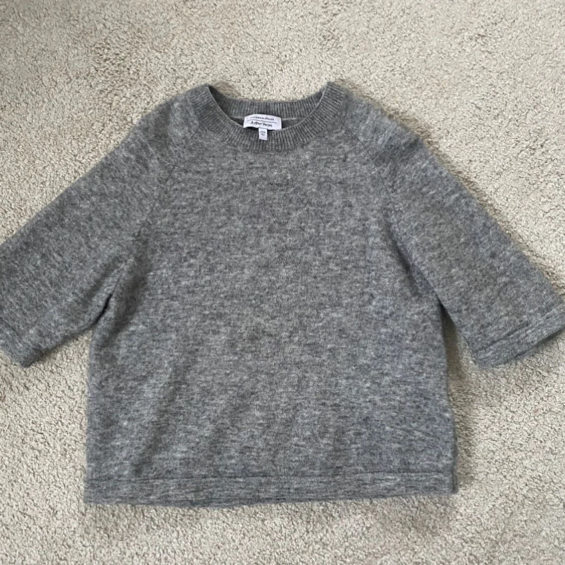 Grå stickad tröja från & Other Stories