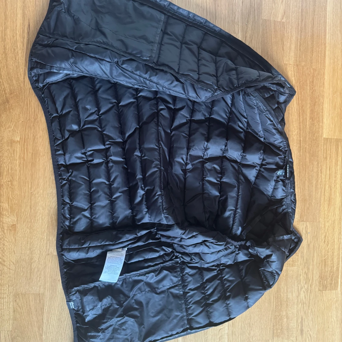 Svart dunväst från Ellesse - 2