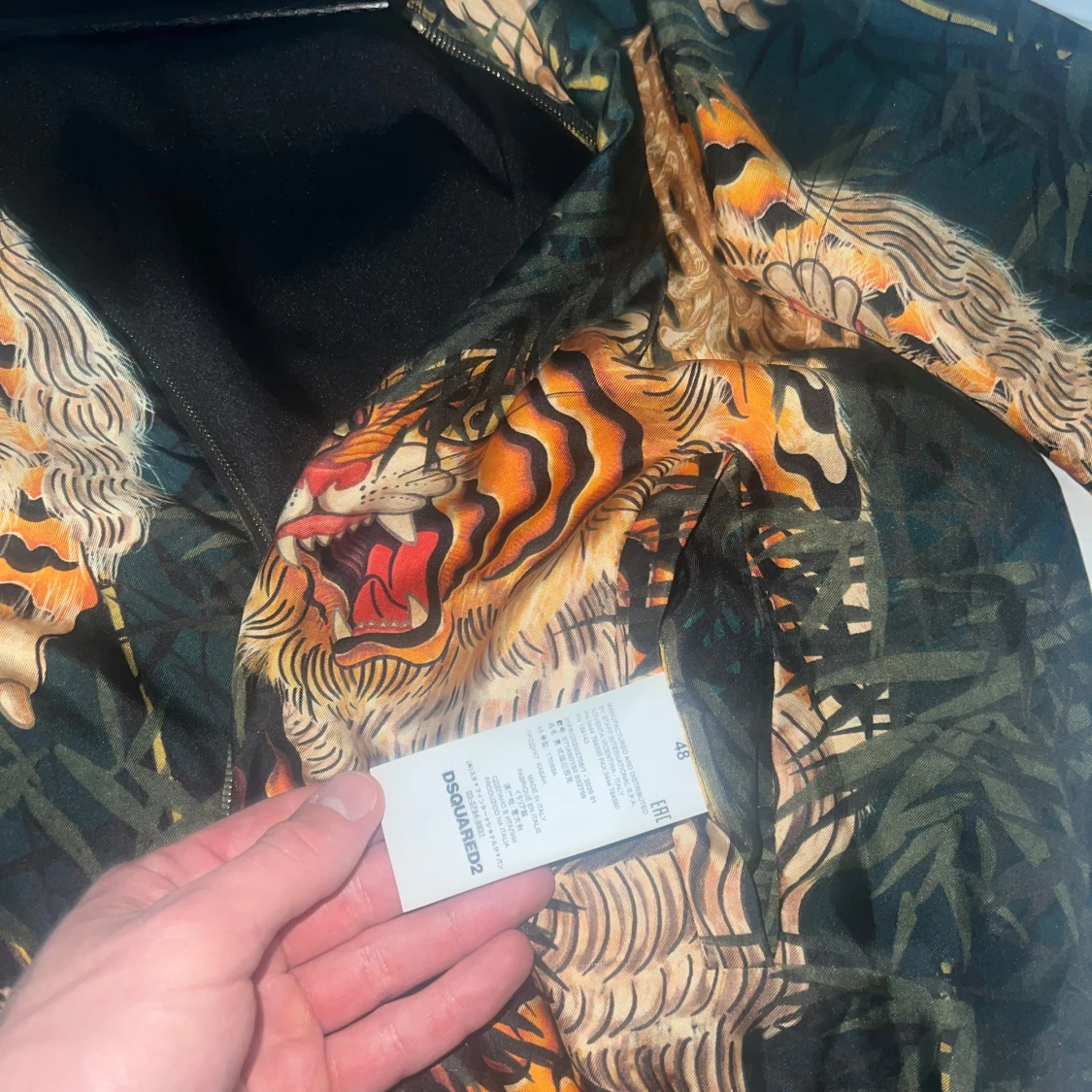Svart bomberjacka med tigertryck från Dsquared2 - 1
