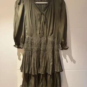 Maje klänning  - Superfin klänning från maje. Använd en gång