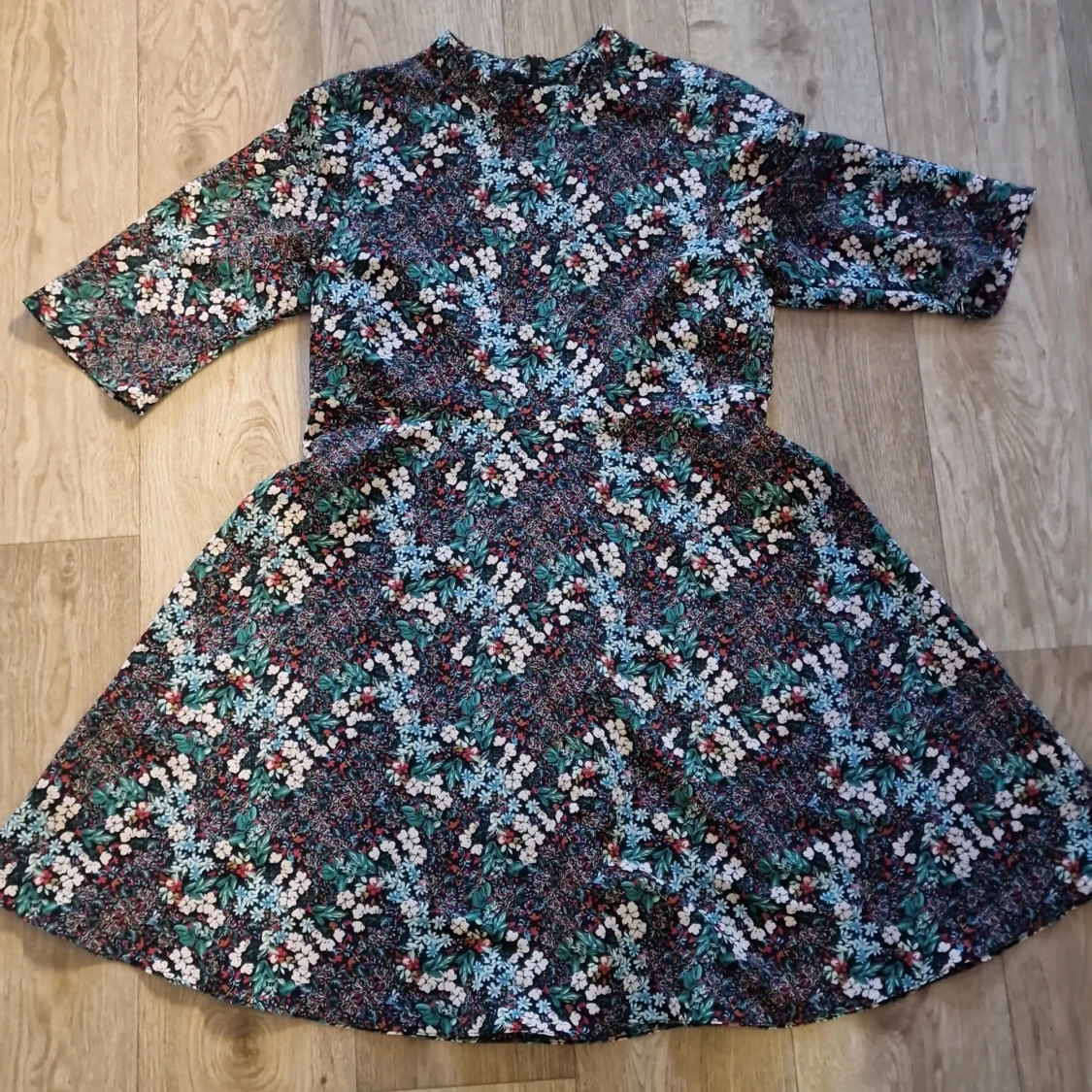 Blommig klänning från Zara Basic