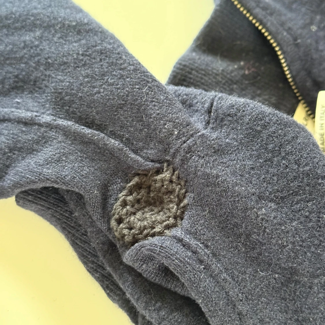 Mörkblå stickad tröja med dragkedja från woolrich  - 1